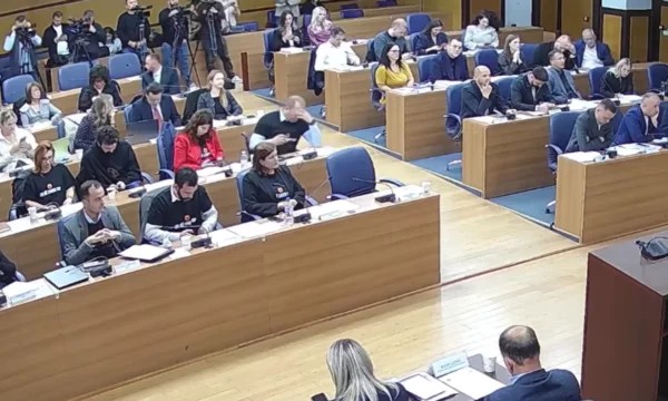 Prishtina bëhet me ndërmarrje të re publike, Kuvendi Komunal voton pro themelimit të NPL “Pastrimi”