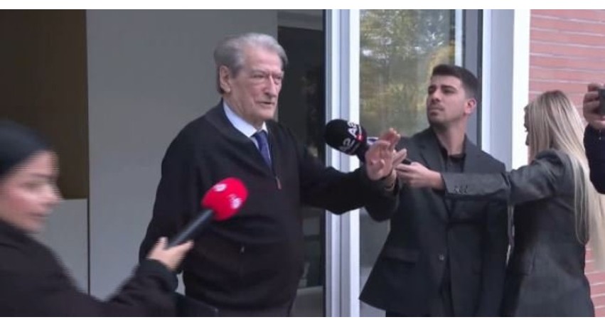 Protesta studentore në Tiranë, Berisha: Dhjetëra mijëra qytetarë nga e gjithë Shqipëria në mbështetje të revoltës