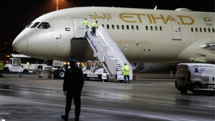 Krizë në qiellin e Lindjes së Mesme: Etihad dhe Qatar Airways bllokojnë fluturimet pas sulmeve të Huthëve