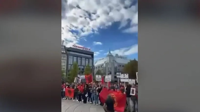 Mbështetje masive në Norvegji: Diaspora shqiptare në Oslo proteston kundër vendimeve ndaj ish-krerëve të UÇK-së