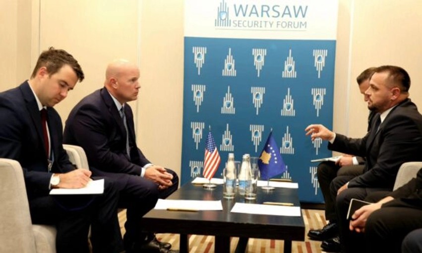 Bashkëpunimi ushtarak dhe blerja e helikopterëve Black Hawk në fokus të takimit Maqedonci – Whitaker