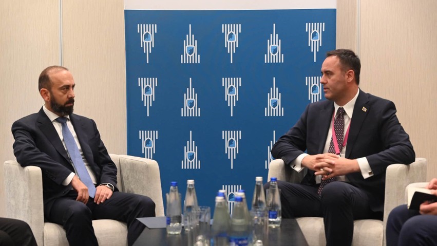 Diplomacia në Varshavë: Glauk Konjufca zhvillon bisedime me homologun armen, Ararat Mirzoyan