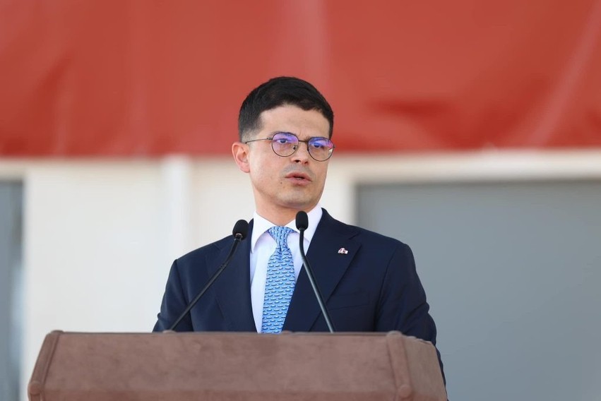 Vengu pas vendimit për efektivët: Mësuesit, mjekët, ushtarakët dhe zjarrfikësit duhet të udhëheqin piramidën e pagave
