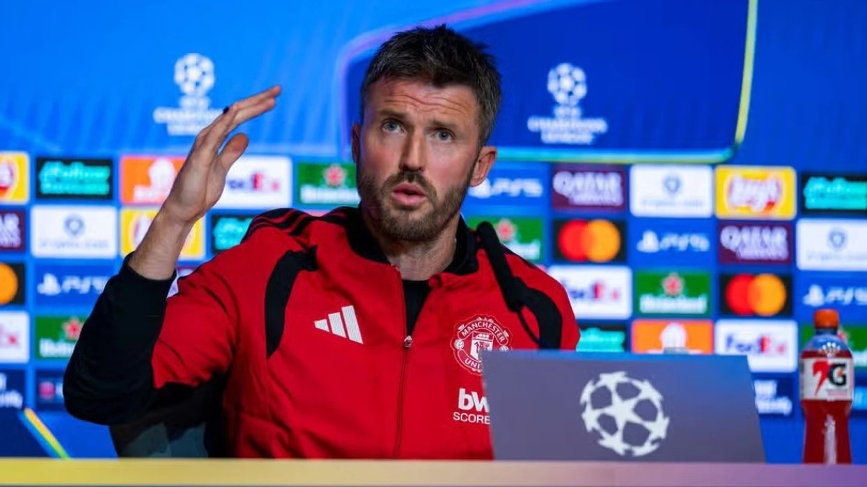 Revolucioni te Manchester United: Italiani i njohur synon stolin e “Djajve të Kuq”