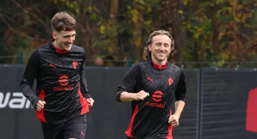 Viti nis me lajme të këqija për Milanin, dëmtimi i rëndë lë trajnerin Ruben Amorim pa një armë të rëndësishme në sulm