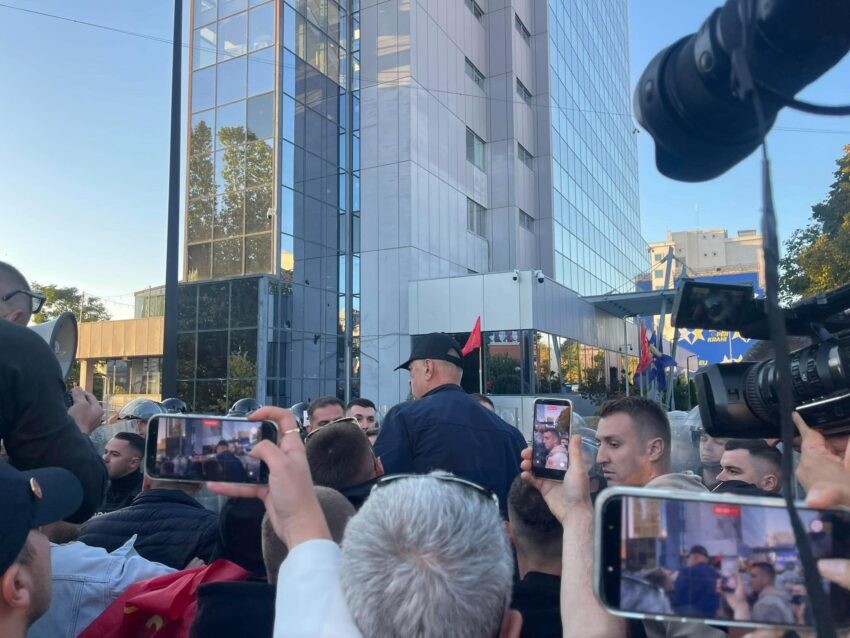 Ndërhyrja e Policisë bllokon aksionin e protestuesve te ndërtesa e Ekzekutivit