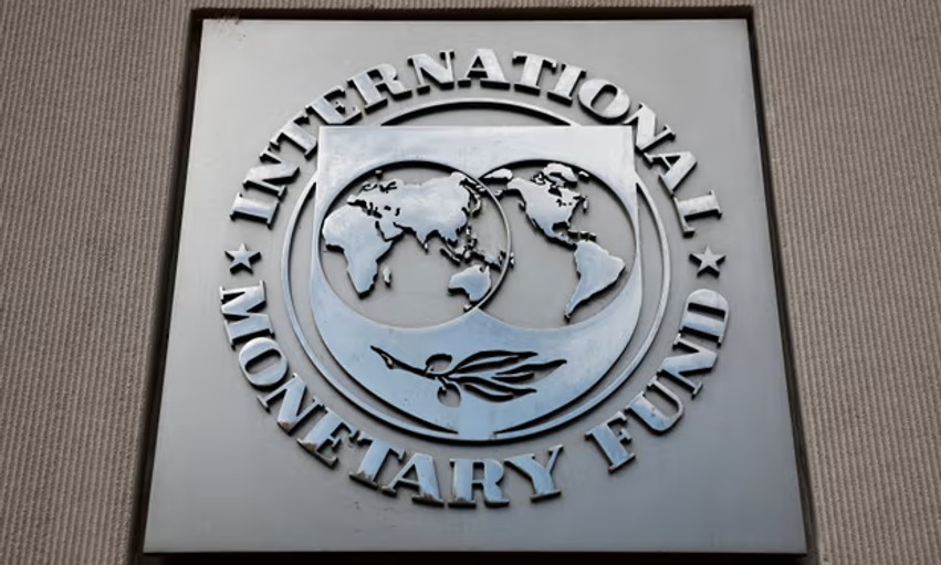 Perspektiva globale: FMN-ja rishikon në rritje parashikimin për vitin 2026, por paralajmëron rreziqe nga energjia