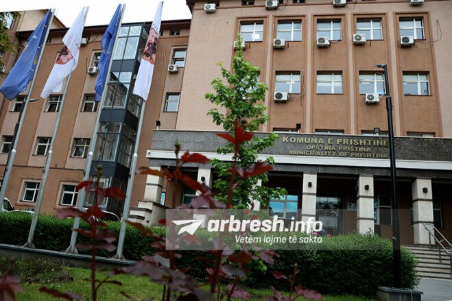 Tensionet në Shqipëri bëjnë që Prishtina dhe Malisheva të pezullojnë udhëtimet e maturantëve