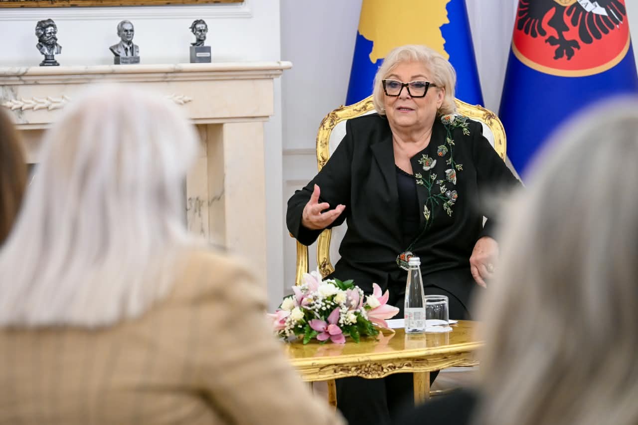 Tragjedia në Pejë: Presidentja kërkon hetim urgjent dhe llogaridhënie institucionale për rastin e Arlinda Zekajt