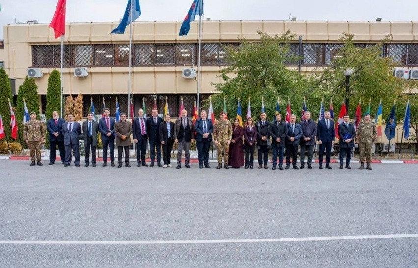 Stabiliteti në Kosovë në fokus: Komandanti i KFOR-it pret delegacionin e Asamblesë Parlamentare të NATO-s