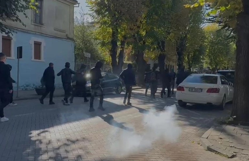 Tensione dhe dëme materiale në Korçë: Bilanci i policisë çon në dy arrestime dhe 23 procedime penale