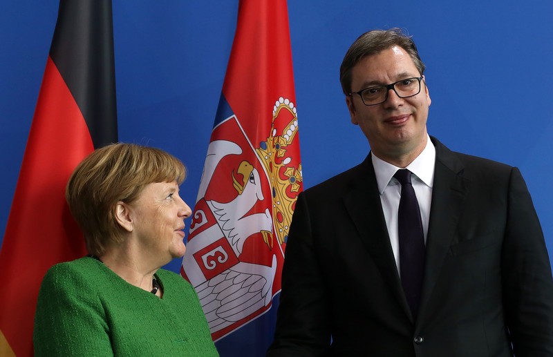 Eurodeputeti kroat kritikon Merkelin: Ajo ndihmoi në ngritjen e Vuçiqit