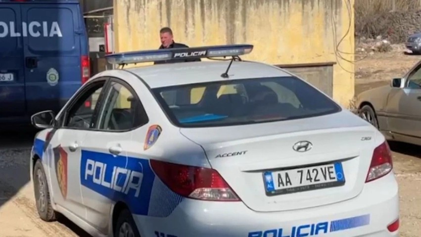 Mesazhe me përmbajtje seksuale me nxënësen 13-vjecare, arrestohet mësuesi 60-vjeçar në Lushnje