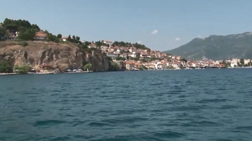 Tragjedi në Liqenin e Ohrit: Përmbyset kanoeja, humb jetën 57-vjeçari
