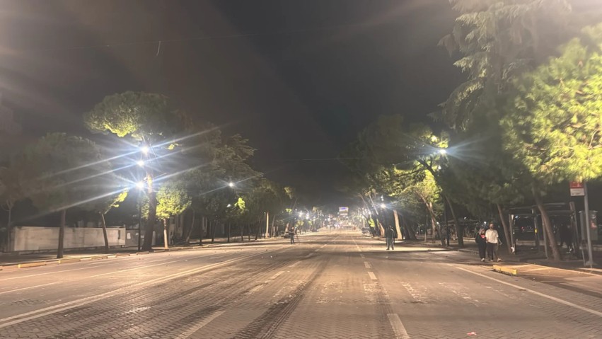 Tensioni shuhet në kryeqytet: Policia rivendos rendin në bulevard pas përplasjeve të mbrëmjes
