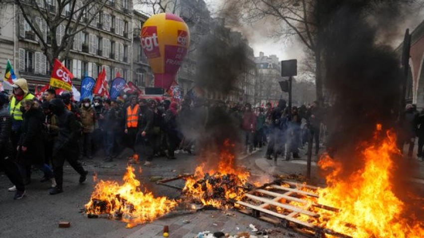 Trazirat dhe përplasjet e dhunshme në Francë: Macron refuzon dorëheqjen e ministrit të Brendshëm
