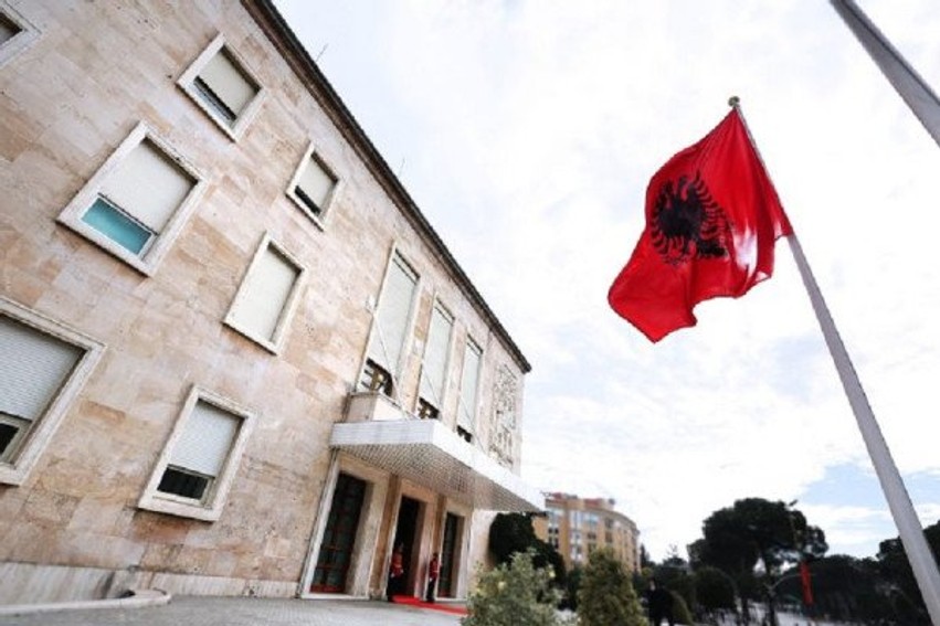 Vlerësim për uniformat blu: Qeveria institucionon medaljet dhe distinktivët e rinj për Forcat e Armatosura