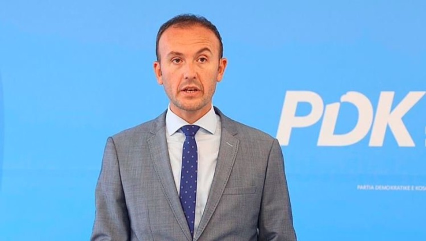 Bllokada në Kuvend, deputeti Mustafa: S’kemi marrë ftesë për seancë, pushteti po humb kohë