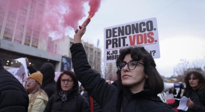 Kultura e protestës në Kosovë dhe Shqipëri: Përsiatje mbi reagimin qytetar dhe ndasitë historike