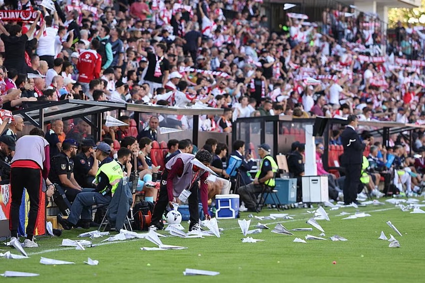 Skandal në La Liga: Protesta e tifozëve bën që të ndërpritet ndeshja Rayo Vallecano - Athletic Bilbao