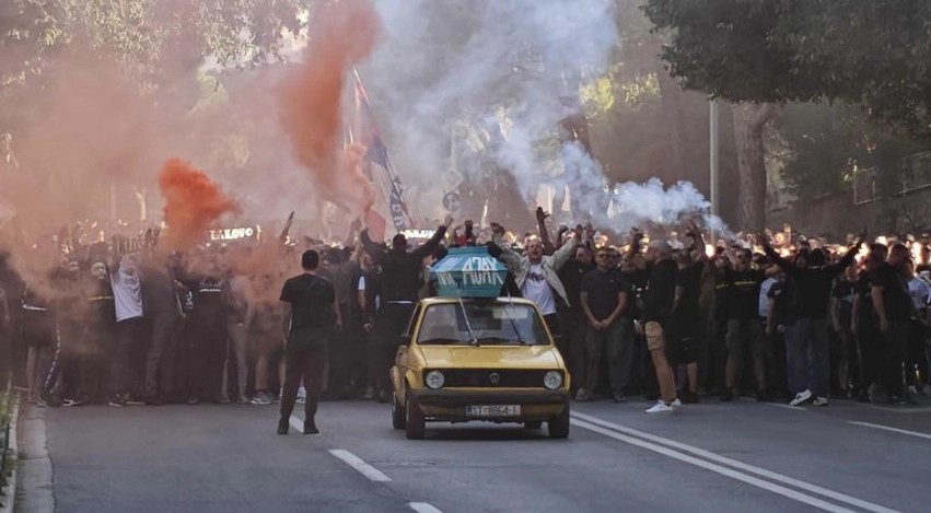 Spektakli në Split: Marshimi i tifozëve para ndeshjes Hajduk – Ajax njolloset nga thirrje skandaloze