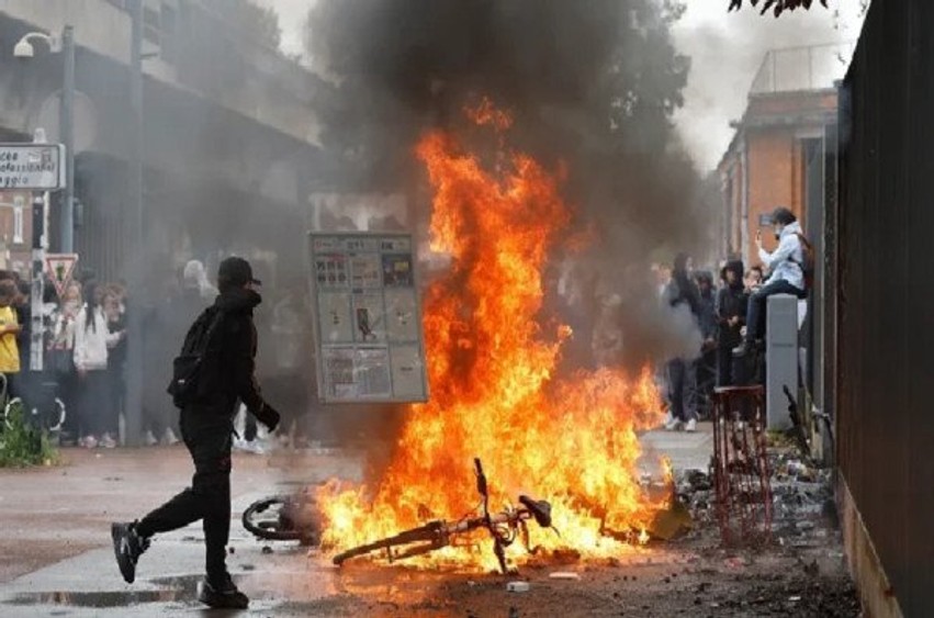 Valë dhune në shkollat franceze: Mbi 600 të arrestuar dhe dhjetëra të lënduar