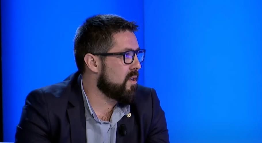 Paralajmërimi bujshëm: Dy kryetarë komunash në rrezik arrestimi, përmendet emri i Faton Pecit