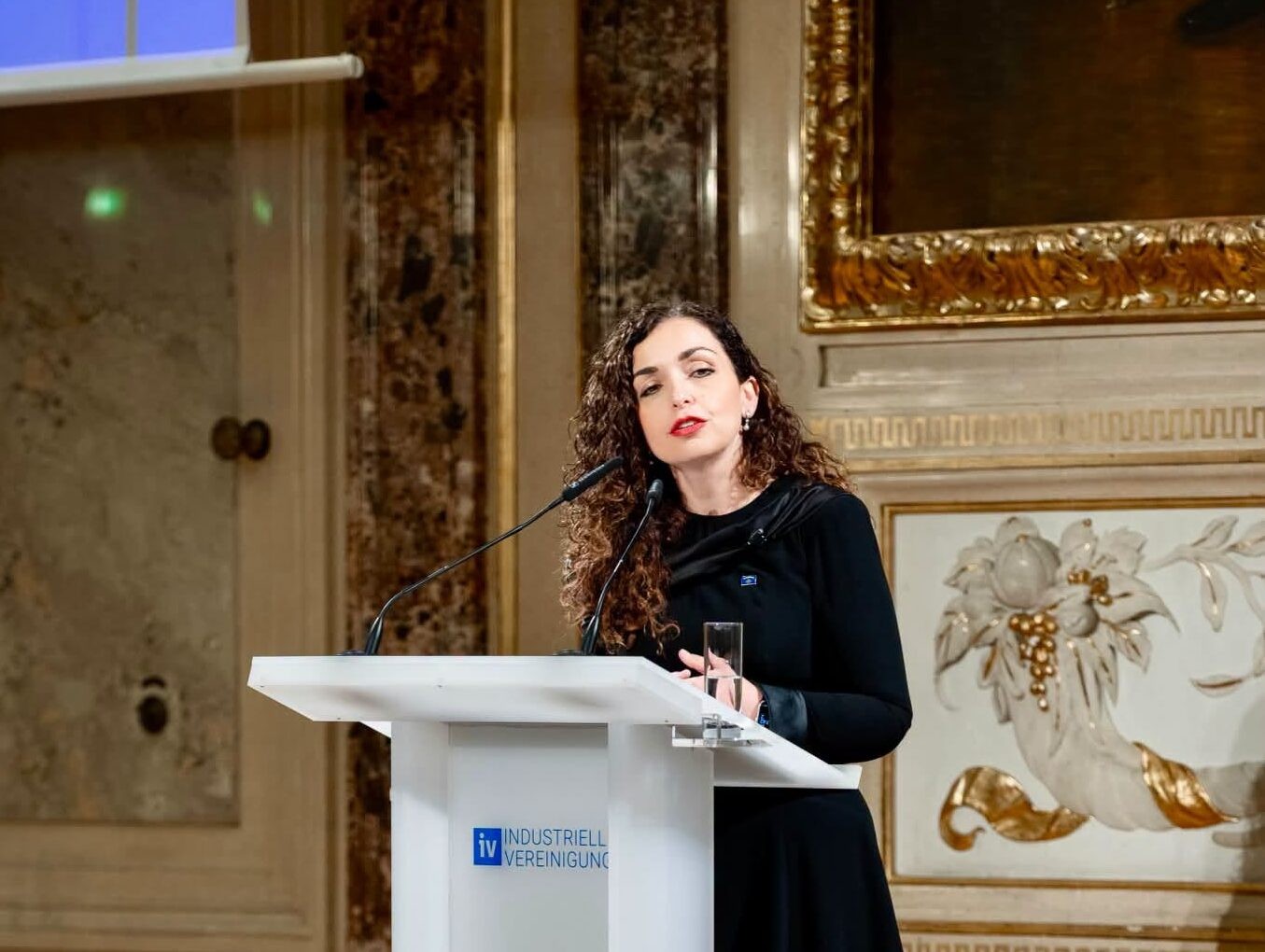 Në Vjenë, Osmani jep mesazhin e fuqishëm: Historinë e ndryshojnë qytetarët e zakonshëm, jo vetëm udhëheqësit