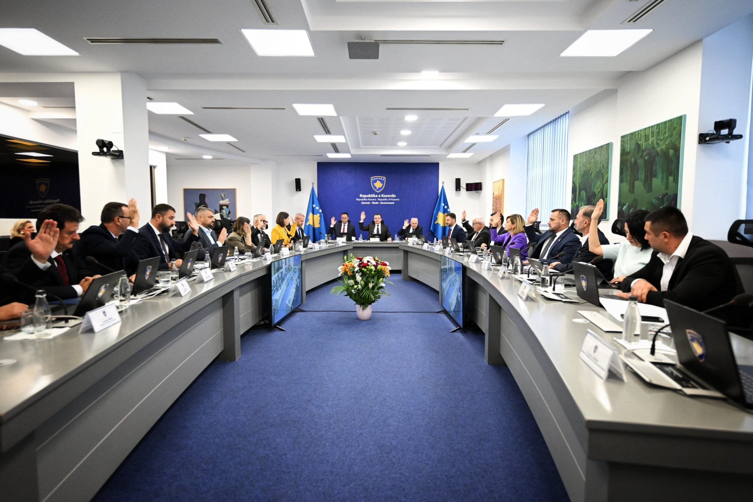Paketa e re e vendimeve të ekzekutivit: Projektligje kyçe, miliona për Këshillin Kombëtar Shqiptar dhe marrëveshje sociale
