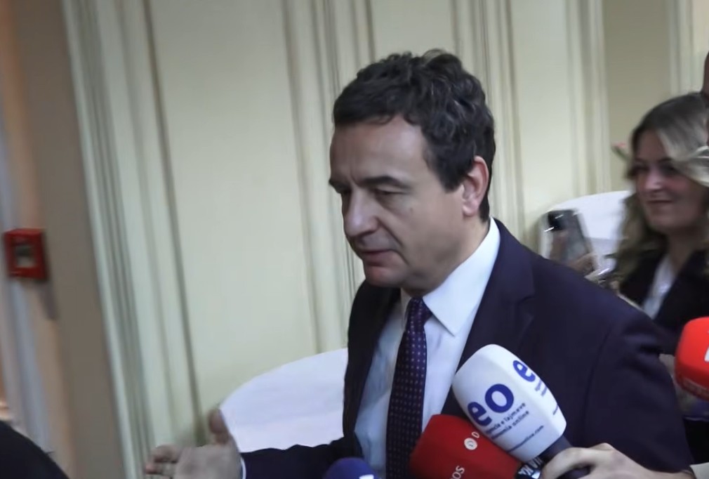 Kurti shmang pyetjet për situatën e mbrëmshme dhe takimin e mundshëm me Hamzën