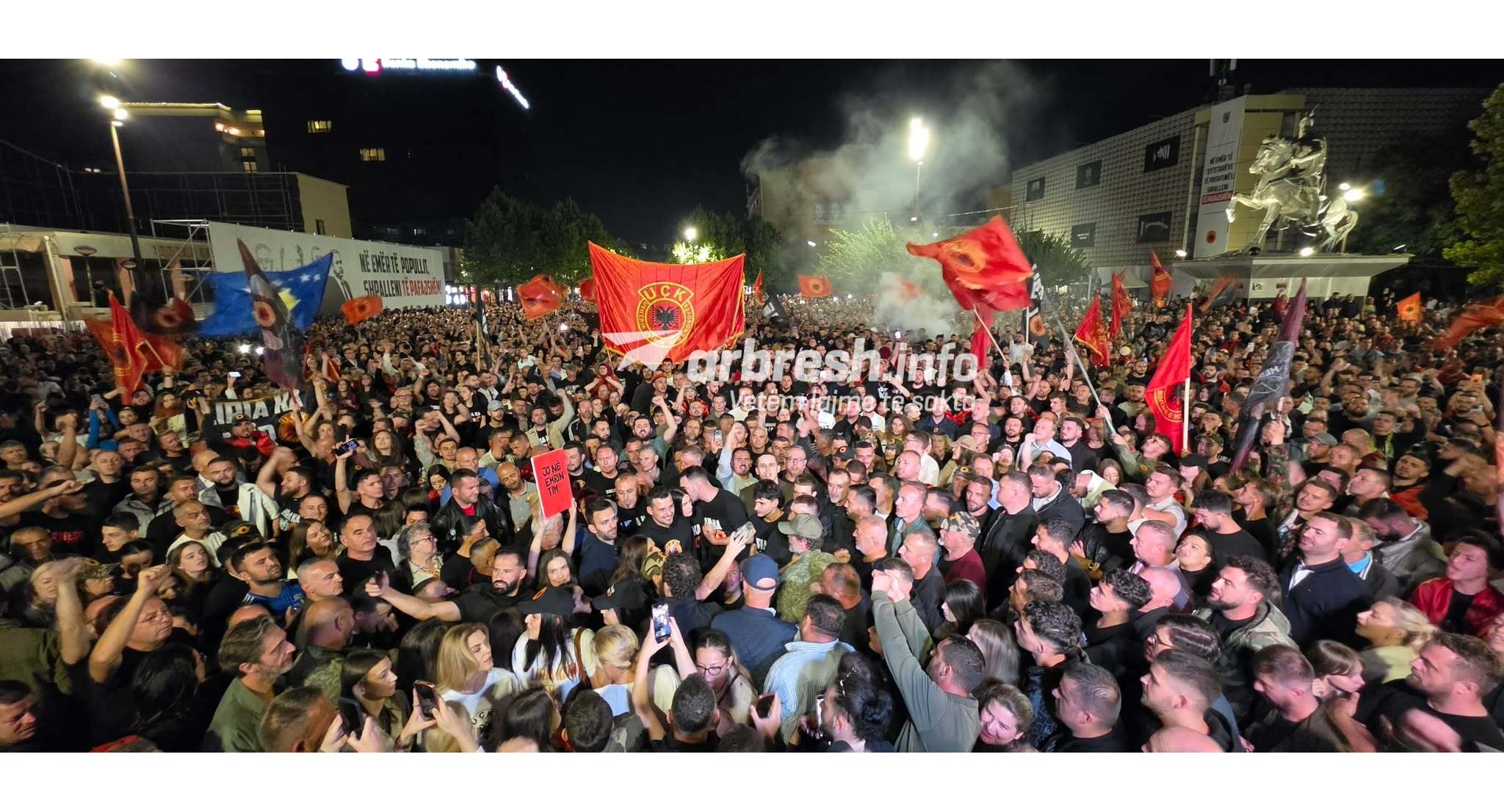 Vazhdon mobilizimi qytetar: Mbrëmja e pesëmbëdhjetë e protestave në Prishtinë në mbrojtje të vlerave të UÇK-së