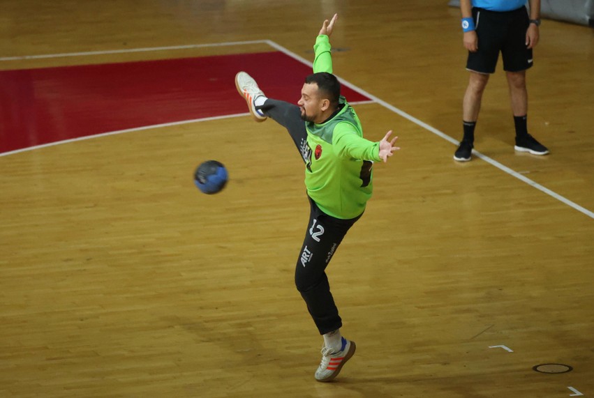 Superligë e zjarrtë në hendboll: Deçani triumfues në derbin dramatik ndaj Vëllaznimit
