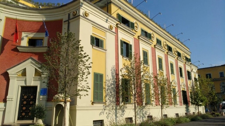 Lëvizje në Bashkinë e Tiranës: Sara Goxhaj dhe Sadi Vorpsi rikthehen zyrtarisht në postet e nënkryetarëve