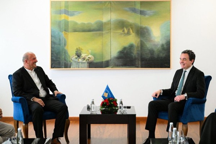 Kryeministri Kurti takon ikonën e bardhekaltërve, Xhevdet Muriqi