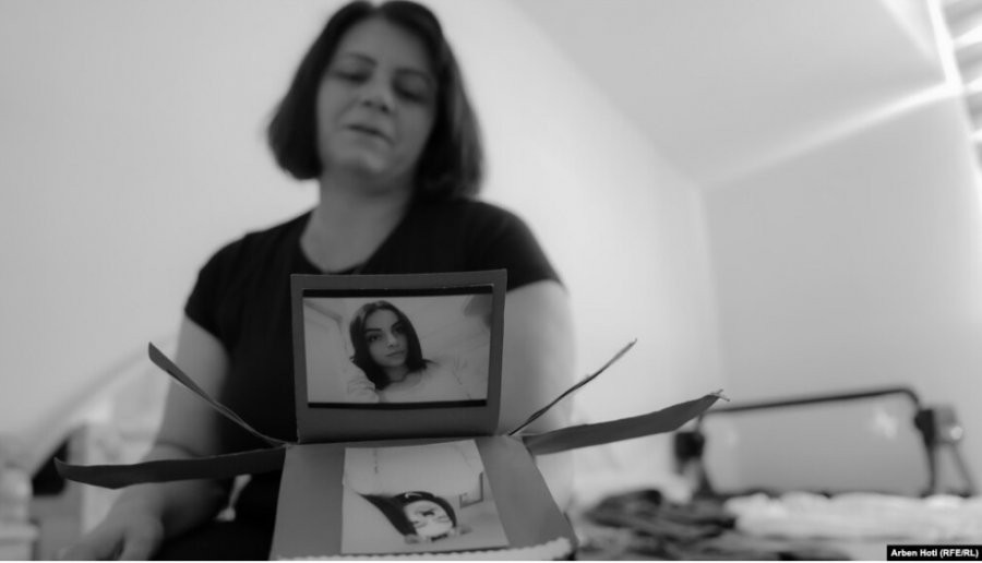 Dhimbja e nënave të viktimave të femicidit: Vajzat tona nuk ishin thjesht shifra në lajme, kërkojmë drejtësi dhe përgjegjësi institucionale