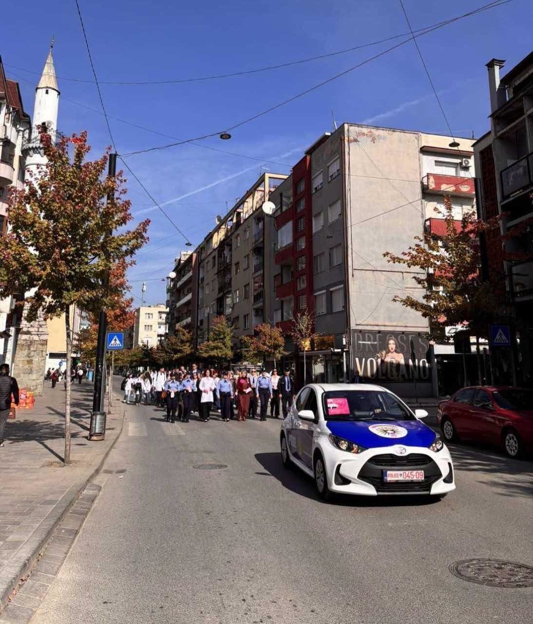 Muaji i Ndërgjegjësimit: Policia organizon marsh sensibilizues kundër kancerit të gjirit në Gjakovë, Malishevë e Rahovec