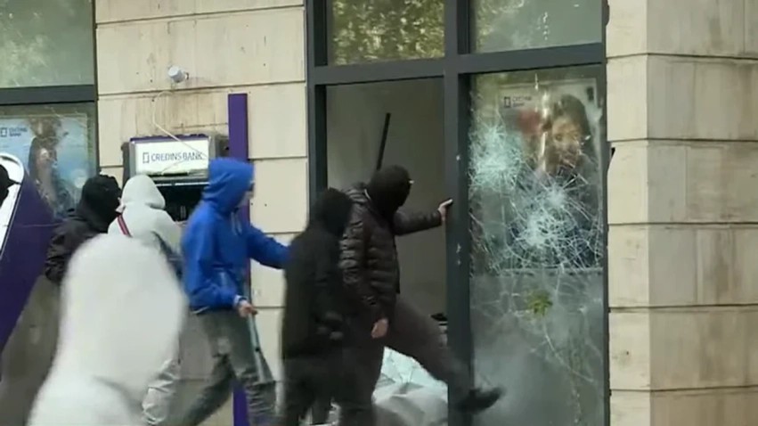 Vandalizmohen mbi 15 filiale bankare në vend, Ministrja Ibrahimaj jep garanci për kursimet e qytetarëve