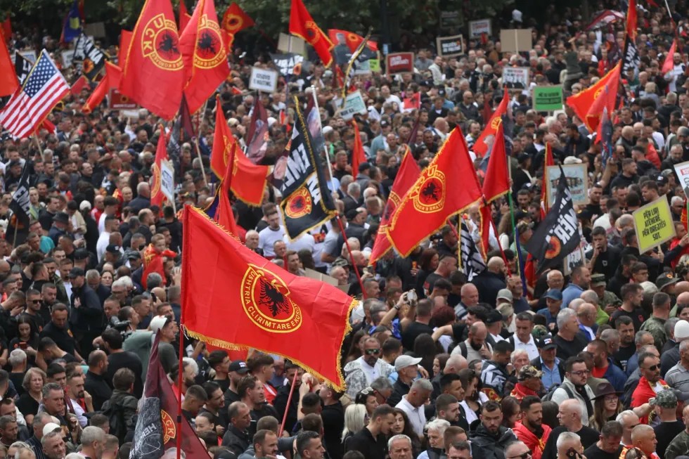 Kërcënimi nga OVL-UÇK: Protesta gjithëpërfshirëse nëse injorohet ligji për Gjykatën Speciale
