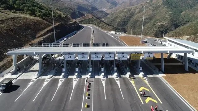 Në tryezë kërkesa për Autostradën e Kombit: Koncensioni synon rritjen e tarifës në 8 euro