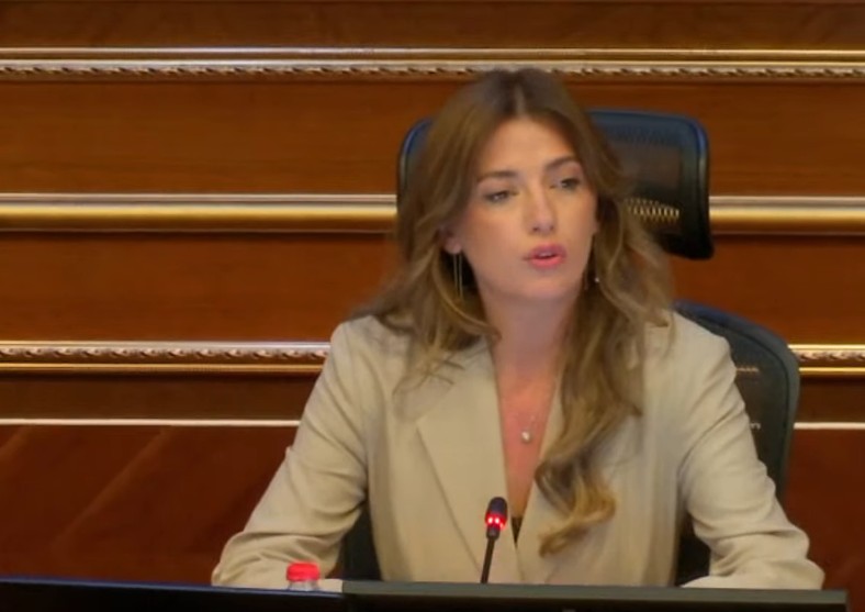 Zgjidhja e ngërçit institucional: Albulena Haxhiu i drejtohet Kushtetueses për kompetencat e presidencës