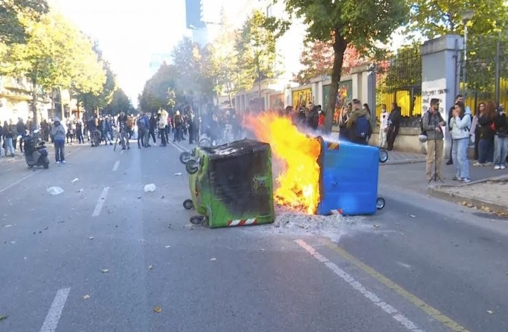 Vala e pakënaqësisë në Tiranë: Studentët hyjnë në ditën e 15-të të protestave dhe marshojnë drejt Kryeministrisë