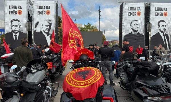 Tubim madhështor në Prishtinë: Motoristët veteranë të UÇK-së dhe Unioni Shqiptar zbarkojnë në shesh për protestën e 1 tetorit