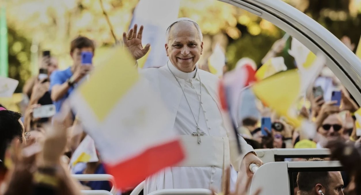 Atmosferë e jashtëzakonshme në Paris: Papa Leo XIV mbledh qindra mijëra besimtarë në një meshë historike