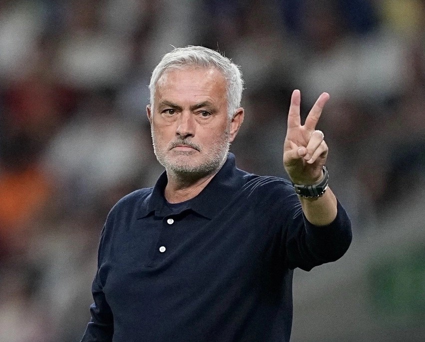 Mourinho shpërthen ndaj orarit: Tri udhëtime brenda një jave, një 'dhuratë' e hidhur për Realin