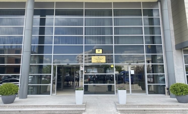 Skandari i drogës në Gjilan: Gjykata vendos pas hekurave dy të dyshuarit për mbi 53 kilogramë marihuanë