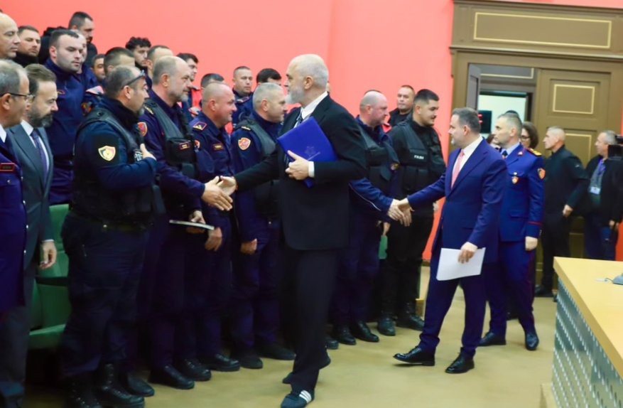 Vendim i shpejtë i Ekzekutivit: Mbështetje financiare prej afro 2,700 eurosh për mijëra efektivë policie