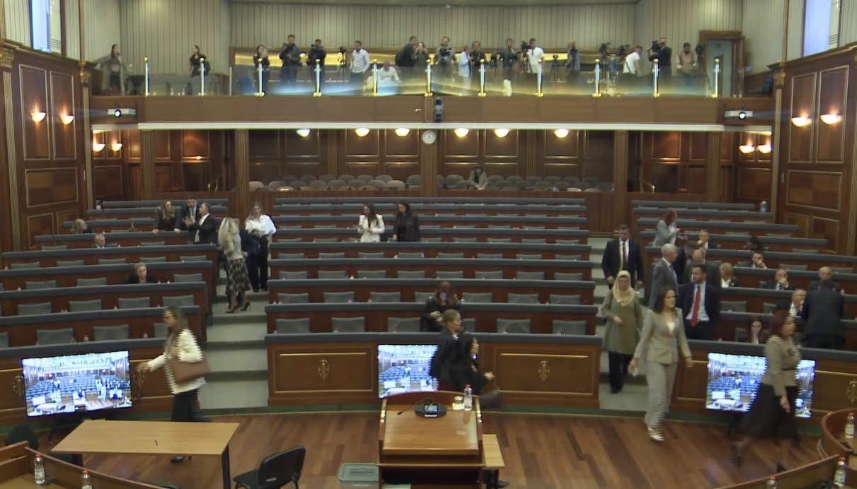 Mbyllet seanca e jashtëzakonshme e Kuvendit: Kalon në lexim të parë projektligji për Dhomat e Specializuara