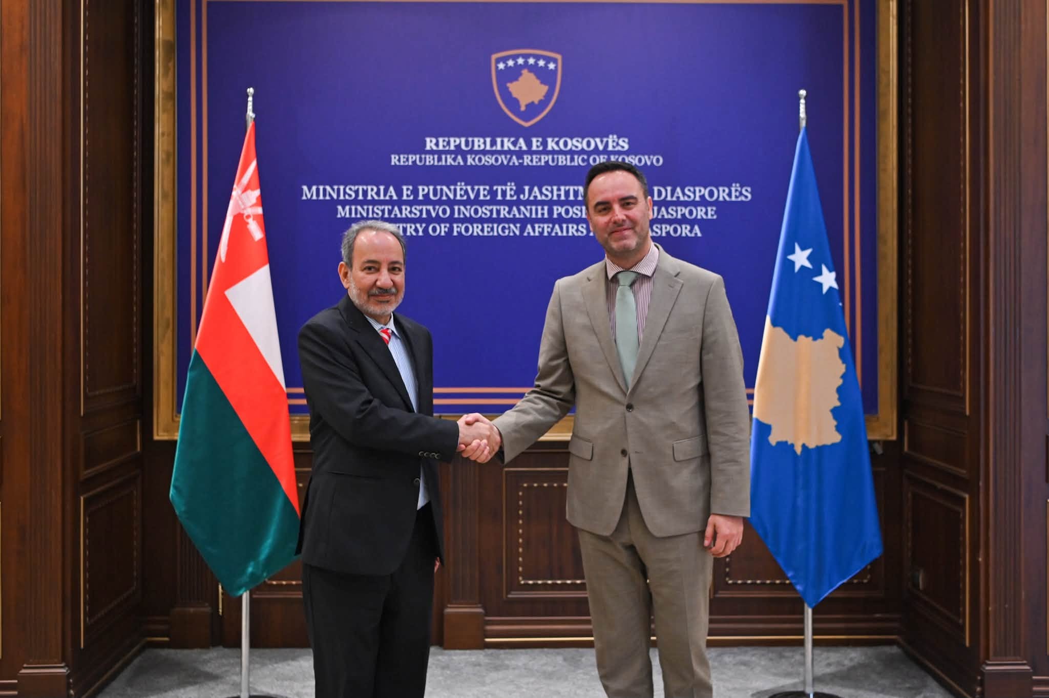 Kosovë-Oman: Konjufca pret ambasadorin Al-Hinai, fokusi te partneriteti ekonomik dhe diplomatik