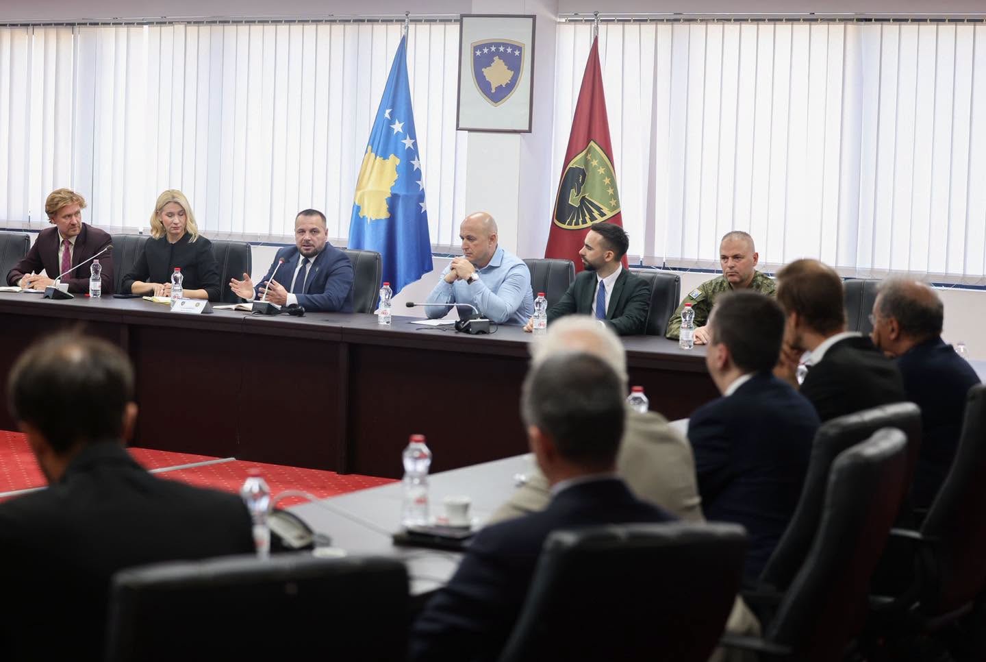 Maqedonci diskuton me diplomatët evropianë mbi fuqizimin e FSK-së dhe sigurinë rajonale