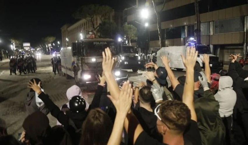 OSBE dënon sërish dhunën në protestë dhe sulmet ndaj gazetarëve, thirrje të fortë gjithë politikës